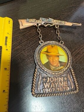 Rare 1907-1979 Vintage Genuine Walking Medal award pin. John Wayne
